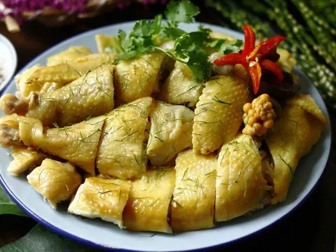 Mẹo hâm nóng gà luộc sau Tết, thịt mềm ngọt như mới, không có mùi thịt cũ