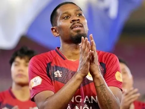 Quang Vinh bác bỏ tin đồn cạnh tranh vị trí với Văn Hậu