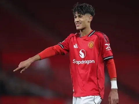 JJ Gabriel lập siêu phẩm, được ví là Giggs mới của Man Utd