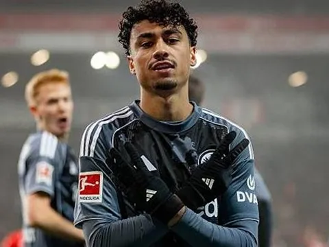 Man United và Arsenal cùng tranh mua Nathaniel Brown