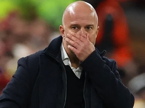 Romano hé lộ thời điểm Liverpool định đoạt tương lai Arne Slot