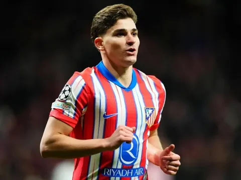 Atletico 'phá két' ngáng đường Arsenal vụ Alvarez