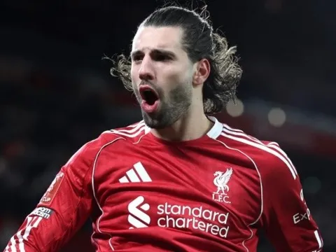 Szoboszlai trở thành lời giải cho chiếc áo số 8 tại Liverpool