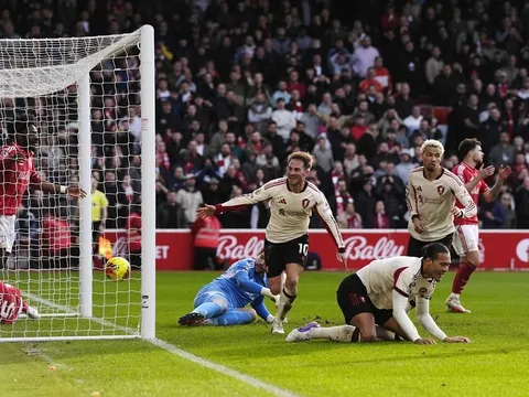 Carragher gọi trận thắng của Liverpool là vụ trộm lớn nhất