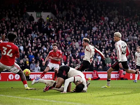 5 điểm nhấn Forest 0-1 Liverpool: Salah mất hút; "Bức tường" Alisson