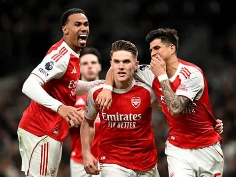 Neville phát cuồng vì "phiên bản Gyokeres tốt nhất" của Arsenal