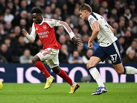 Van de Ven chỉ ra sai lầm khiến Tottenham thua thảm Arsenal