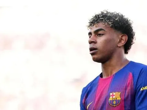 Lamine Yamal nổi cáu khi bị thay ra, Hansi Flick phản ứng bất ngờ