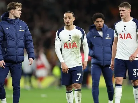 Tottenham thua Arsenal, Redknapp báo động nguy cơ xuống hạng