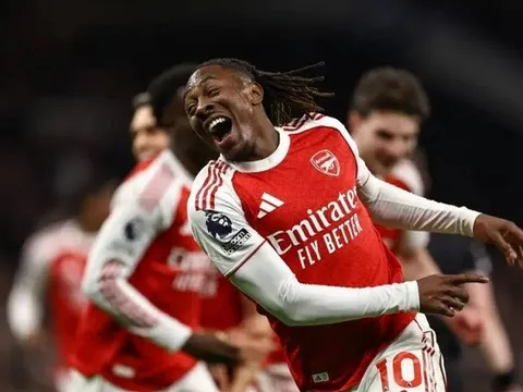 Show diễn điểm 10 của Eze trước Tottenham