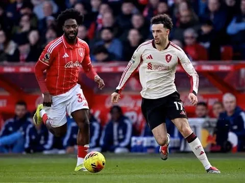 Curtis Jones đã tự làm khó mình trong mắt Arne Slot