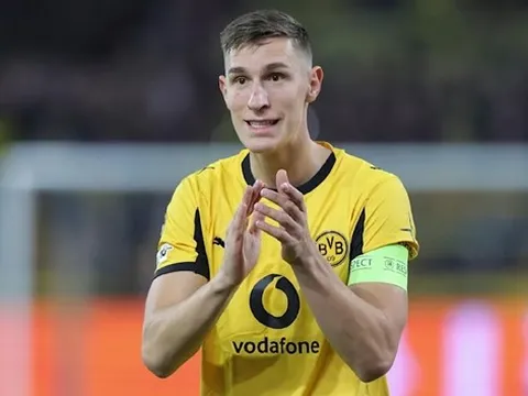 Schlotterbeck mang lại lời giải cho bài toán hậu vệ đa năng của MU