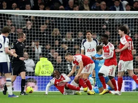 Eze khiến Martinelli trầm trồ ở trận đại thắng Spurs