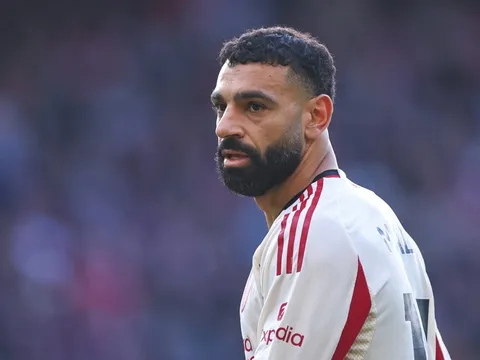 CĐV Liverpool đòi Slot gạch tên Salah vì sao 17 tuổi