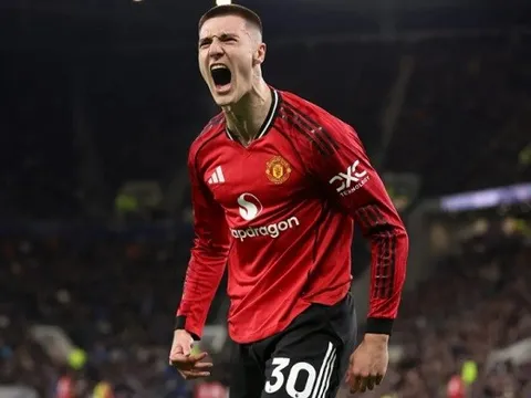 Hai sao trẻ giúp Carrick xây chắc ghế nóng