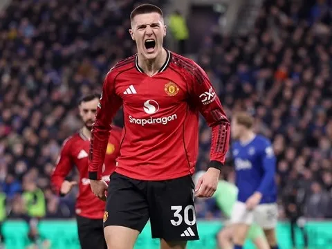 Bàn thắng của Sesko làm khó quyết định nhân sự của Carrick