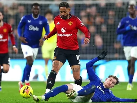 Carrick ca ngợi nỗ lực phòng ngự của Cunha