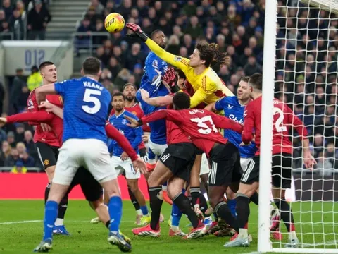 Thủ môn M.U chỉ cách trị lối đá 'lấy thịt đè người' của Everton