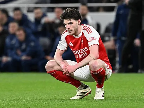 Scholes khuyên Declan Rice giữ cái đầu lạnh