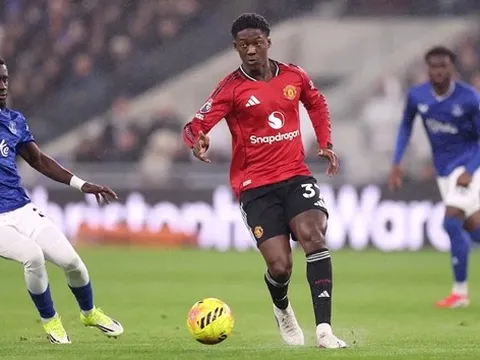 Vượt xa Sesko và Lammens, Mainoo là báu vật thực sự của Carrick