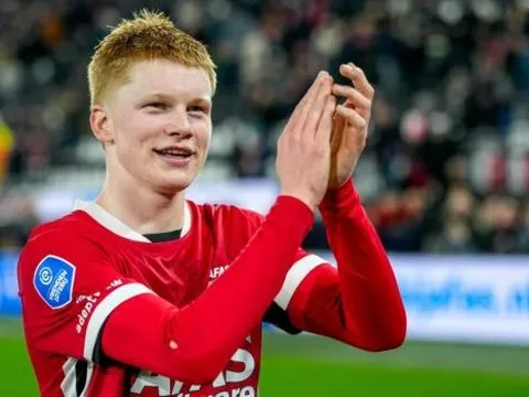 Rio Ferdinand khuyên Man Utd mua tiểu De Jong giá 52 triệu bảng