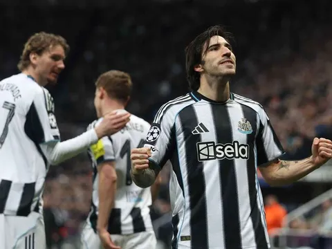 Màn chào hàng hoàn hảo của Tonali với MU