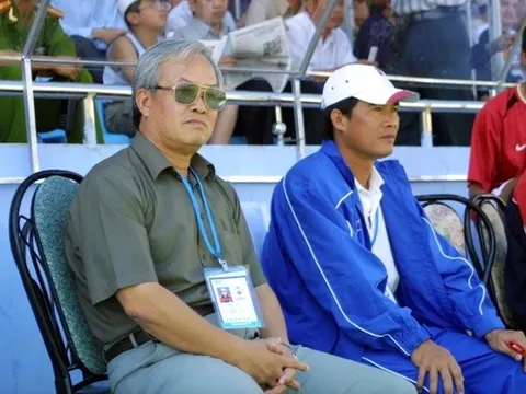 HAGL và Kiatisak nghẹn ngào tiễn biệt GĐKT Nguyễn Văn Vinh