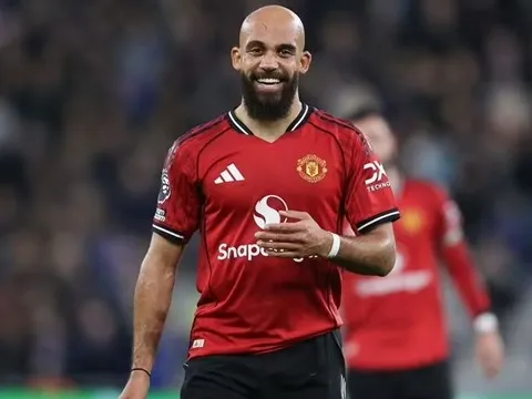 Bryan Mbeumo lên tiếng bảo vệ Zirkzee tại Manchester United