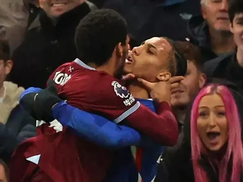 Chelsea, West Ham mất 625 ngàn bảng vì ẩu đả