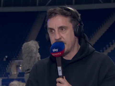 Neville nhận sai về Senne Lammens