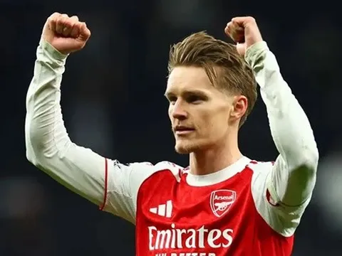 Odegaard cam kết ở lại Arsenal