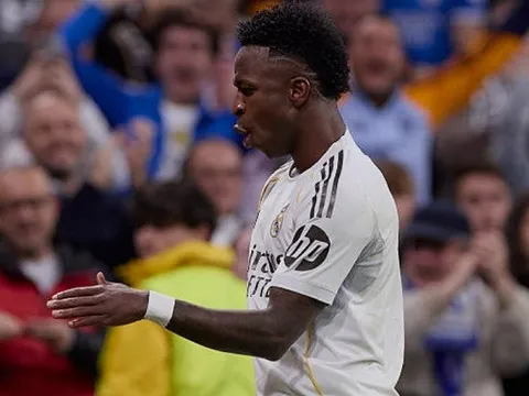 Vinicius nhảy múa trên nỗi đau của Benfica