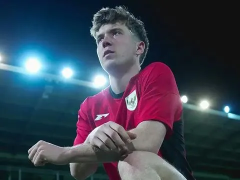 Đá 14 trận 0 bàn, sao Indonesia gây thất vọng tại Anh