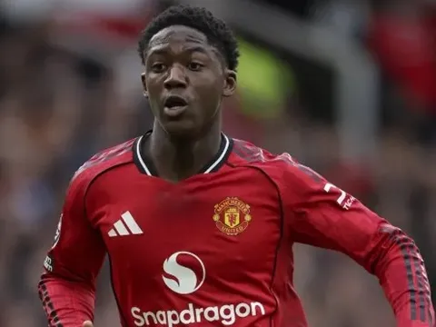 Man Utd đang mạo hiểm khi chậm trễ giữ chân Kobbie Mainoo