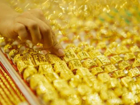Giá vàng hôm nay 26/2/2026: SJC bật tăng mạnh, vàng nhẫn lao dốc giữa biến động thế giới