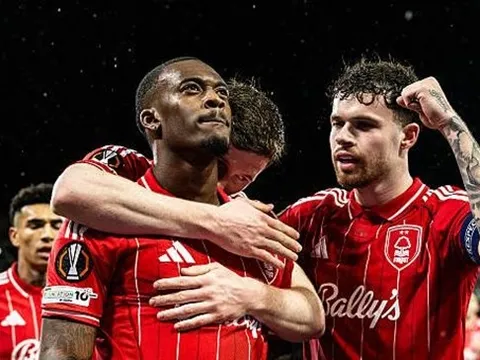 Nottingham Forest phô diễn bản lĩnh Ngoại hạng tại City Ground