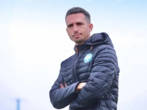 Báo Malaysia ngỡ ngàng khi Nam Định thay tướng đột ngột