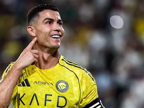 Ronaldo thâu tóm Almeria và tham vọng hóa ông bầu