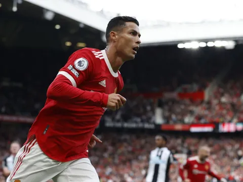 Ronaldo và ngày thanh xuân gõ cửa Old Trafford lần thứ hai