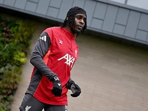 Frimpong trở lại tập luyện cùng Liverpool