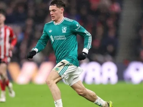 Khoảng trống Florian Wirtz và bài toán sáng tạo của Arne Slot