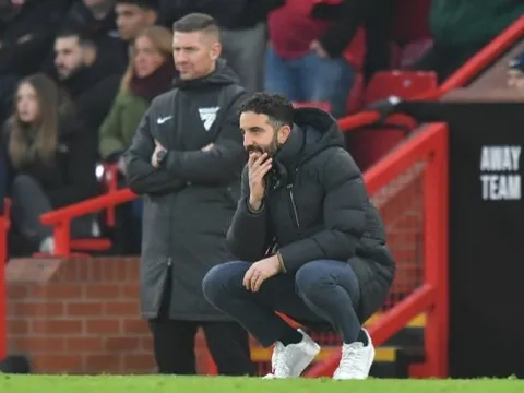 Man Utd mất 15,9 triệu bảng đền bù vụ Amorim