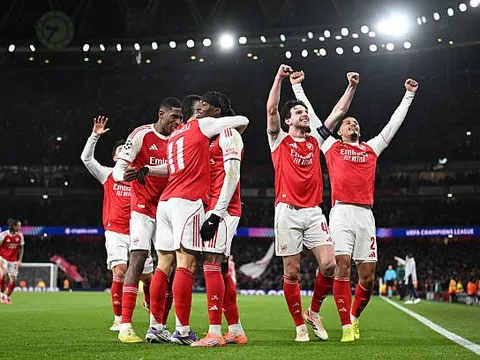 Né nhánh tử thần giúp Arsenal mơ cú ăn bốn vĩ đại