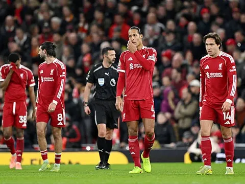 Galatasaray chỉ là khởi đầu cho bão táp chờ đợi Liverpool