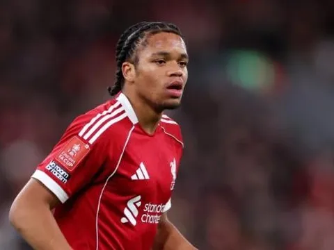 Tại sao Slot sẽ ngó lơ thần đồng Rio Ngumoha trước West Ham?