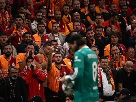 Galatasaray sai lầm khi đánh thức bản năng Liverpool