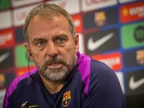 Hansi Flick cảnh báo Barca trước màn tái đấu Villarreal
