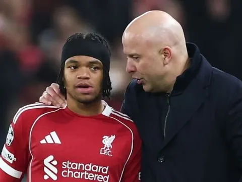 Arne Slot từ chối 'đốt cháy giai đoạn' với Rio Ngumoha