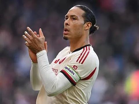 Van Dijk yêu cầu Liverpool giữ sự khiêm tốn tại Ngoại hạng Anh