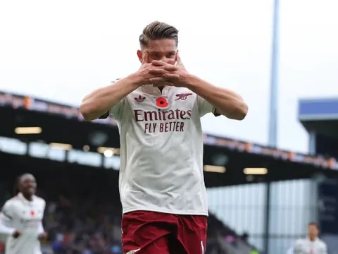 Arsenal trả giá ngọt ngào cho phong độ hủy diệt của Gyokeres